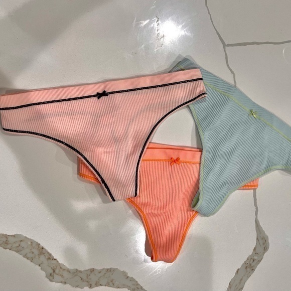 Vicotria's Secret Thong Bundle - Picture 1 of 5